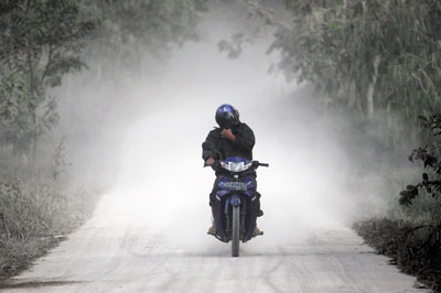 Foto Eksklusif Tsunami Mentawai dan Gunung Merapi Meletus 