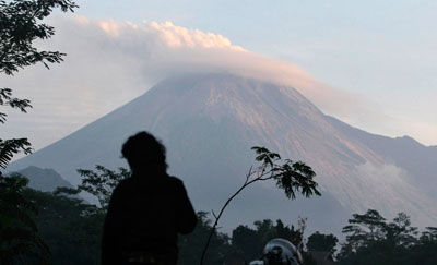 Foto Eksklusif Tsunami Mentawai dan Gunung Merapi Meletus 